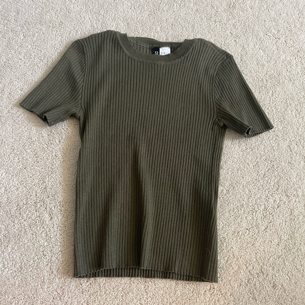 green fitted top